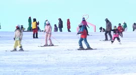 China: Winter tourism booms during New Year's Day holiday