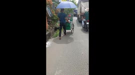 Vendor's Cart has Wildly Warped Wheel