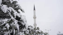 Children and Families Enjoy Snowfall in Gaziantep 5