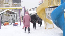 Children and Families Enjoy Snowfall in Gaziantep 6