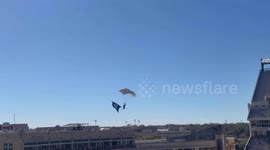 US: Paratrooper Tangled in Field Goal Net at Armed Forces Bowl