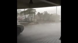 Extremely powerful wind and rain as Hurricane Matthew brushes past Miami
