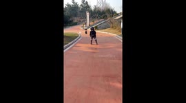 Boy’s self-taught roller skating mishap in Shandong, China