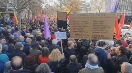 Hundreds protest outside US embassy in Madrid against aggression against Venezuela
