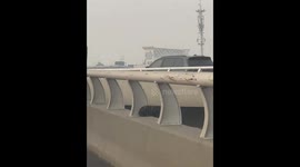 Kitten rescued from expressway barrier in Tianjin, China