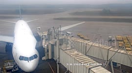 CCTV shows Boeing 737 overshoot runway in Houston