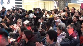 China: China sees new boom in New Year holiday consumption