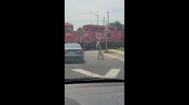 Three-Legged Man Is Confusing Sight