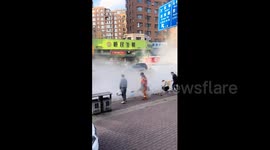 China: Burst heating pipe fills Chinese street with steam