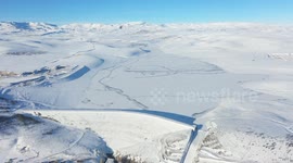 DRONE - Dam freezes over amid drastic temperature drop in eastern Türkiye