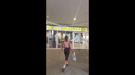 New creator’s first day filming at Gold’s Gym derailed by passer‑by’s laughter—clip hits 127K views