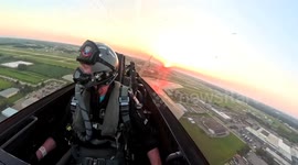 US: F-22 Raptor Performs Stunning Aerial Maneuvers Over Oshkosh