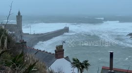 UK: Storm Goretti Whips Up Powerful Waves Along Cornwall Coast