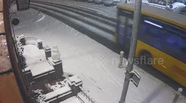 Moment snowman is stolen from outside pub