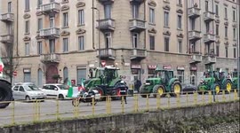 Exclusive video – Farmers’ tractors entering Milan (Italy, today)