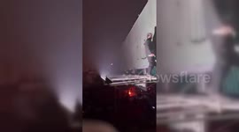 Iranian Protesters Scrawl Pro-Shah Message