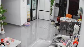 Child tumbles off small bench in surprising fall in Anhui, China