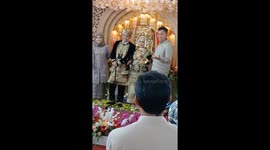 Traditional Wedding in West Sumatra Highlights Minangkabau Serving Culture