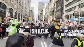 New York: Demonstrators chant “We want ICE off our streets”