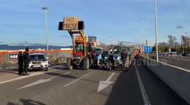 Spain: Farmers Block Roads in Catalonia Over EU-Mercosur Trade Deal