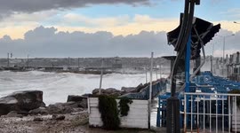 Storm batters Istanbul, damages vehicles and disrupts daily life