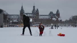 Heavy snowfall disrupts daily life across the Netherlands