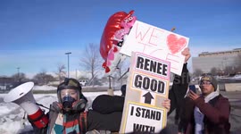 Anti-ICE and counter-protesters clash outside federal building in Minneapolis