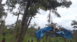 Headhunters in Papua fire at passing aircraft carrying Indonesian leader