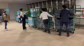 Newsflare Edit - Japan: Heavy Snow Leaves 800 Passengers Stranded Overnight at New Chitose Airport 2