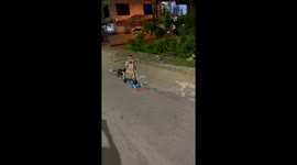 Toddler shows impressive scooter skills in Cali, Colombia