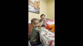 Toddler in Hysterics as Grandpa ‘Sneezes’ Tissue Paper During Birthday Gifts