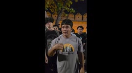 Shocking street boxing fight between MMA fighter and local in Thailand