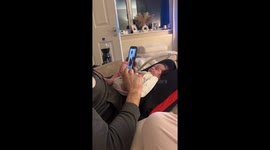 Dad uses four‑week‑old baby’s foot to scroll TikTok, viral clip tops 3 million views