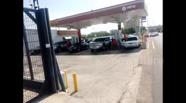 Venezuela: Panic buying of gasoline in Maracaibo after Maduro's capture.