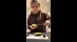 Girl Stabs Her Hand Trying to Remove Avocado Pit