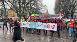 Public sector workers stage warning strike in Berlin over pay
