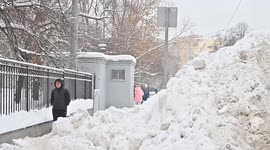 Snow cleanup continues in Moscow as families turn snow piles into play areas