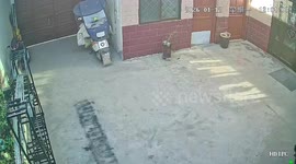 Laundry rack toppled by strong wind in Jiangsu, China