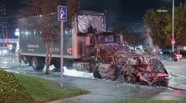 US, Los Angeles: Chatsworth Fiery Box Truck Crash