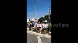 FL: Protestors at Pompano Beach ICE Detention Facility After Fatal Minneapolis ICE Shooting 2