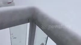 Heavy snowfall blankets Hamilton, Ontario