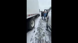 US: Massive 37-Vehicle Pileup Shuts Down Interstate 81 in LaFayette, New York