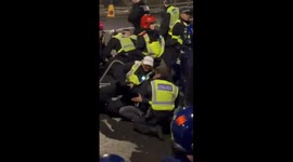 UK: Police Clash with Protesters at Iranian Embassy in London After Flag Removal 2