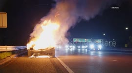 US, Los Angeles: Studio City Auto Fire On 101 Freeway
