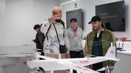 China: Foreign tourists snap up cutting-edge products at a bargain in S China tech hub