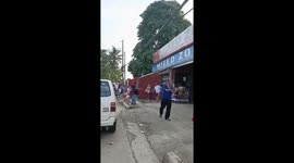 Tourists accuse local of stealing and sparks mass brawl in Philippines holiday island