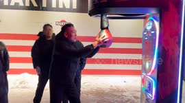 Overconfident punch machine attempt draws laughter in Heilongjiang, China