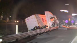 US, Los Angeles: Walnut Jackknifed Semi-Truck Crash Closes Lanes On 60 Freeway