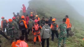 Indonesia locates debris from missing plane carrying 11 people (2)