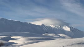 Lenticular cloud creates surreal silhouette over Türkiye’s Mount Artos